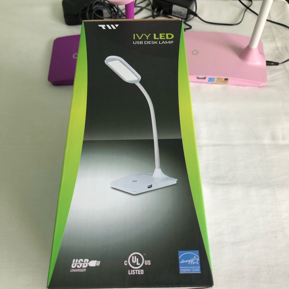 (1) IVY LED Desk Lamp w Built-in USB Charger - Picture 3 of 8